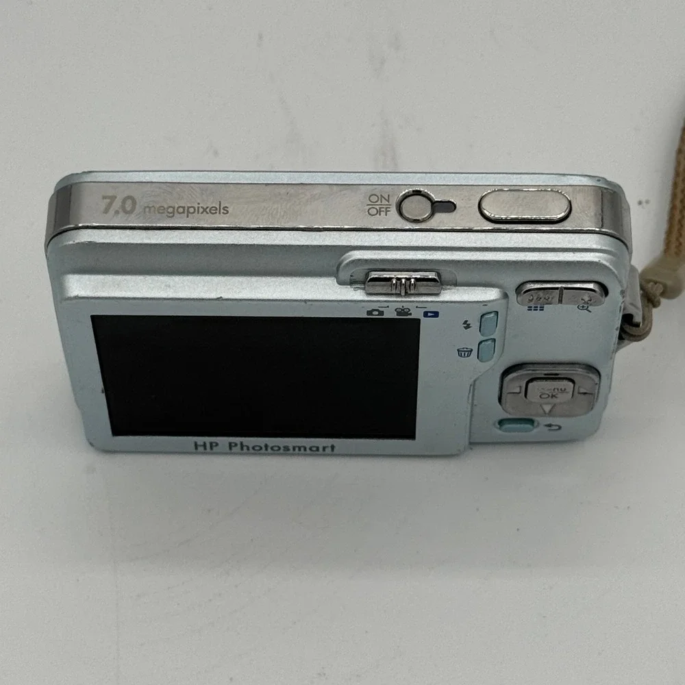 HP Photosmart R742 Digital Camera 7.0MP 3x Optical Zoom Ice Blue Tested Working